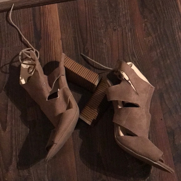 SHOES 👠 - Picture 3 of 3